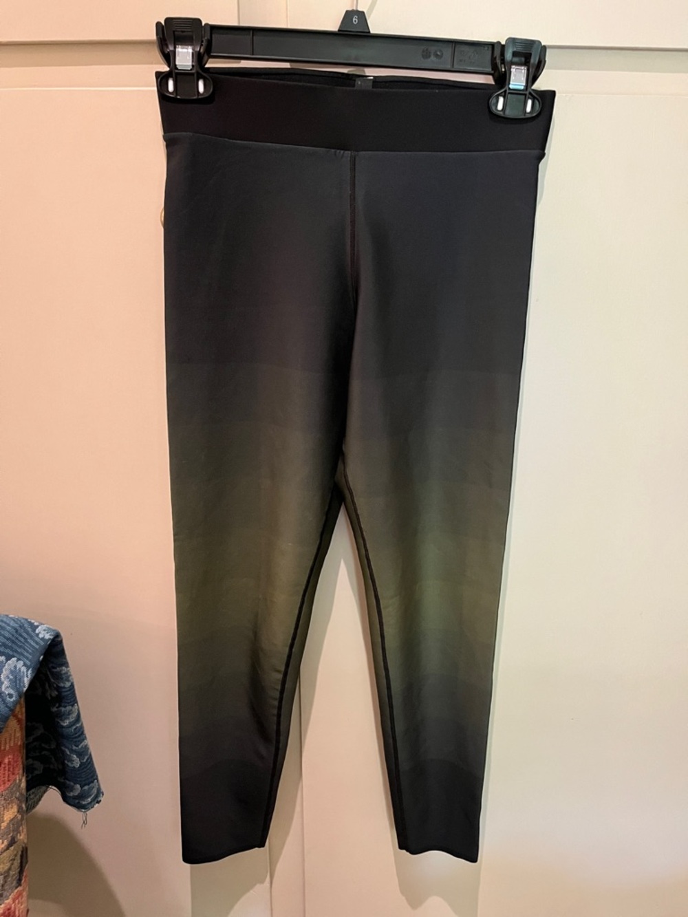 Coro Ombre Leggings in Black and Olive